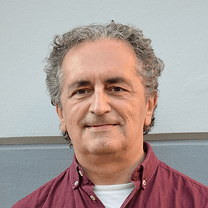 Fernando Mora - Tradiciones Orientales Fernando Mora, escritor y traductor experto en filosofía budista e islámica