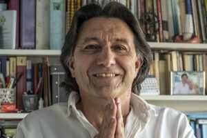 Vicente Merlo - Filosofía y Espiritualidad Oriental Vicente Merlo, doctor en filosofía experto en pensamiento índico y Sri Aurobindo