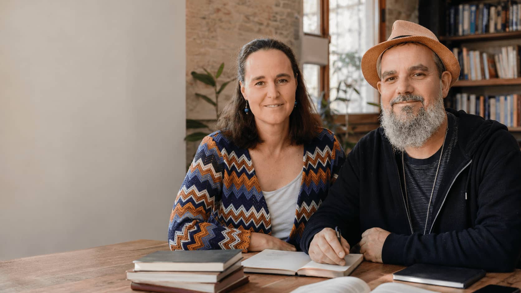 Rafa Millán y Mardía Herrero en una imagen editorial de la formación Terapia del Corazón